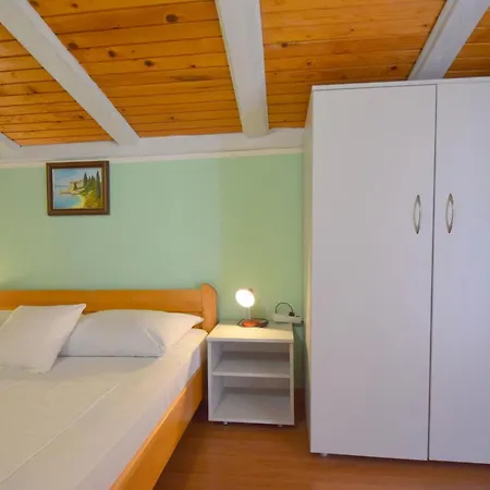 Slunjski Mit Balkon By Interhome Appartamento