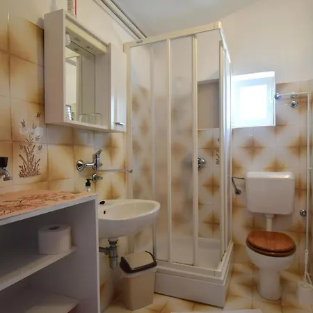 Slunjski Mit Balkon By Interhome Apartman Njivice